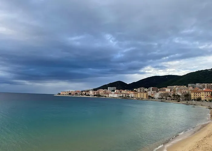 Apartmán 120 M2, Hyper Centre Cathedrale Proximite Ajaccio (Corsica)
