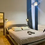 120 M2, Hyper Centre Cathedrale Proximite Ajaccio (Corsica)