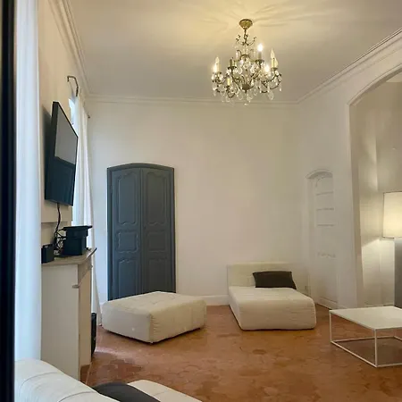 120 M2, Hyper Centre Cathedrale Proximite Apartment