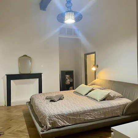 120 M2, Hyper Centre Cathedrale Proximite Ajaccio (Corsica)