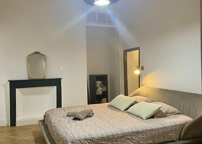 120 M2, Hyper Centre Cathedrale Proximite Ajaccio (Corsica)